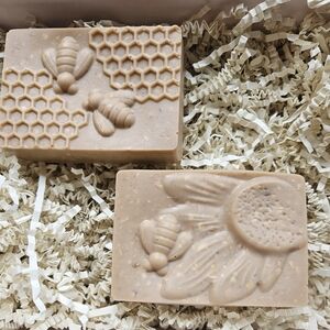 Natural Honeycomb Men Grooming Cleanser